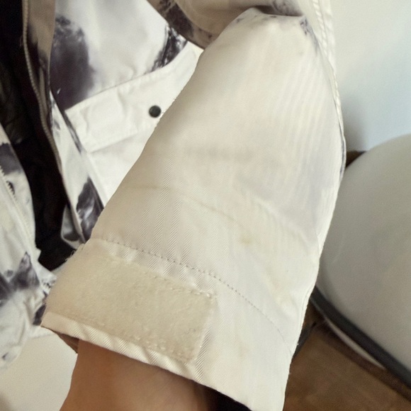 Snowboarding Jacket GSOU Snow Black and White Mountain Print Jacket - Picture 10 of 12